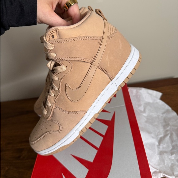 Nike High-Top Dunks - Picture 3 of 6